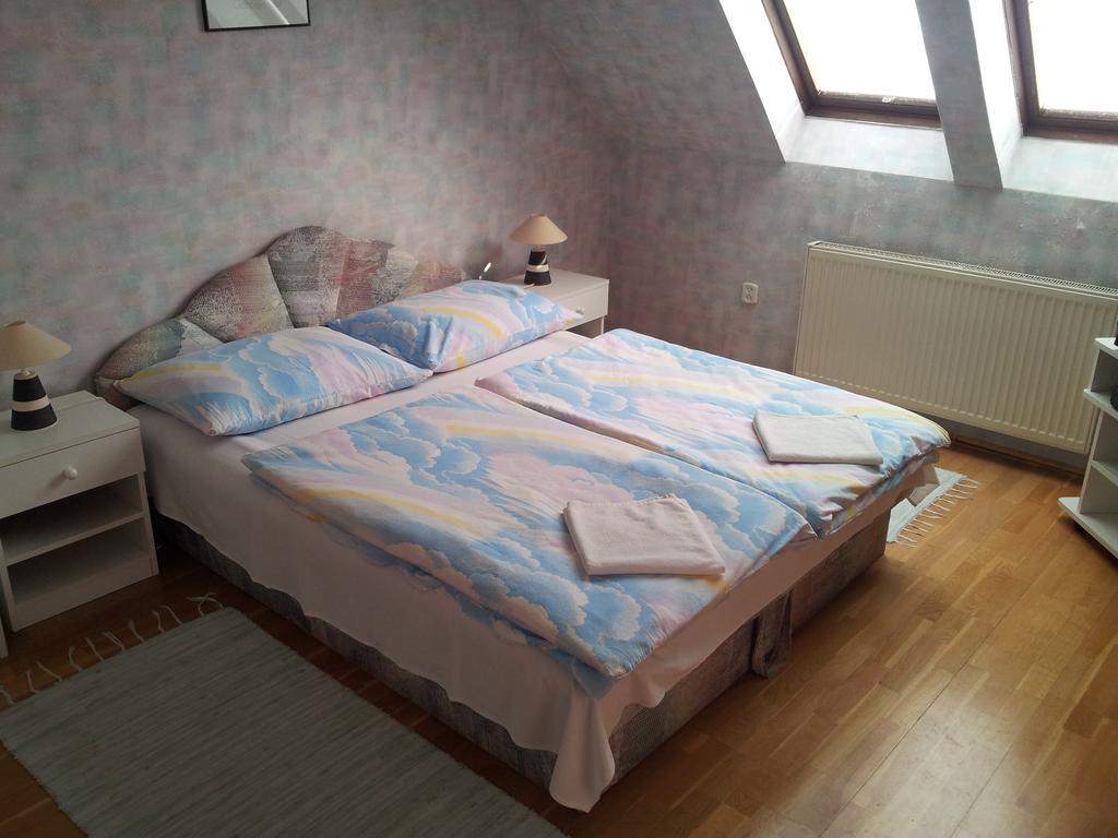 Agi Panzio Obuda Bed and Breakfast Budapest Habitación foto